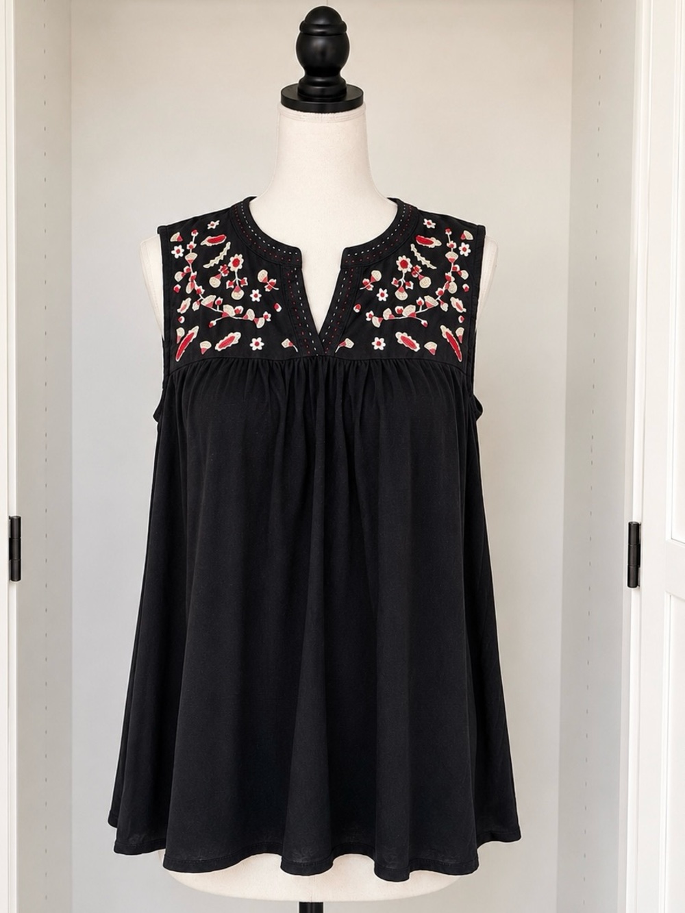 Dalia Embroidered Sleeveless Tunic Top XL Black Floral